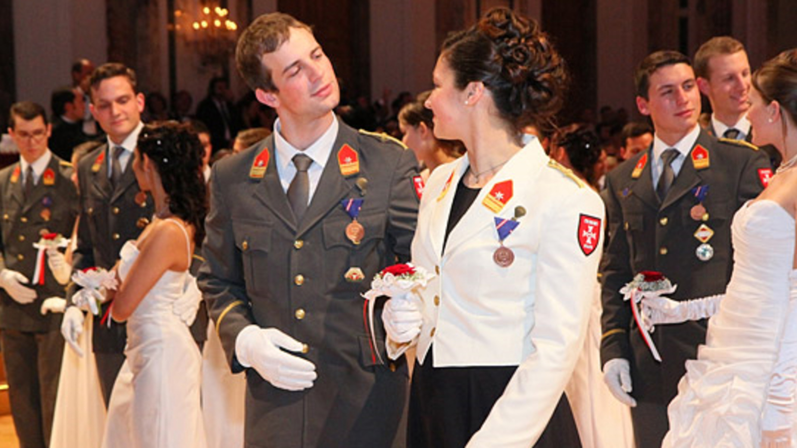 Ball der Offiziere - Eröffnung - oe24.at