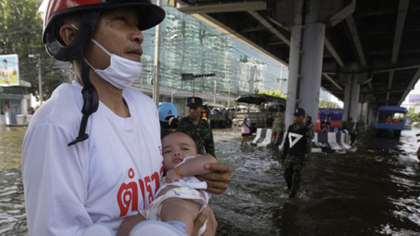 Hochwasser In Thailand: Fluten Rücken Bangkoks Innenstadt Näher ...