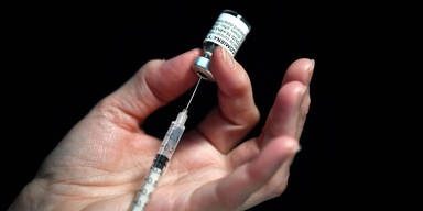 Omikron: Biontech arbeitet an Impfstoff-Anpassung
