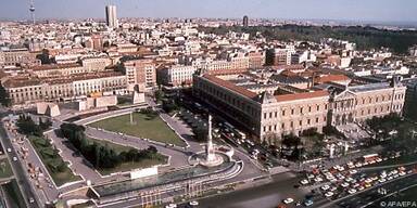 Blick über die Plaza de Colón in Madrid