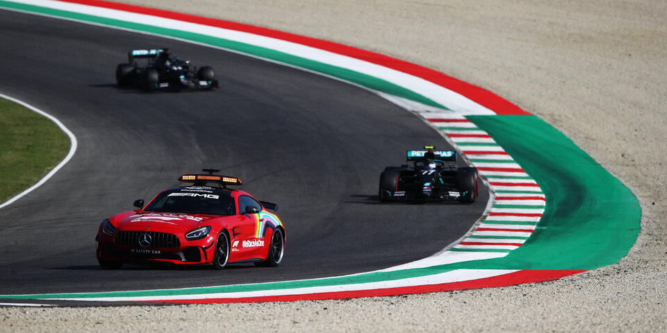 Hamilton siegreich im Chaos von Mugello