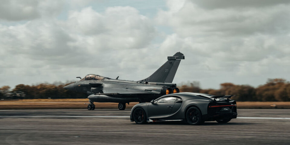 Bugatti Chrion tritt gegen Kampfjet an