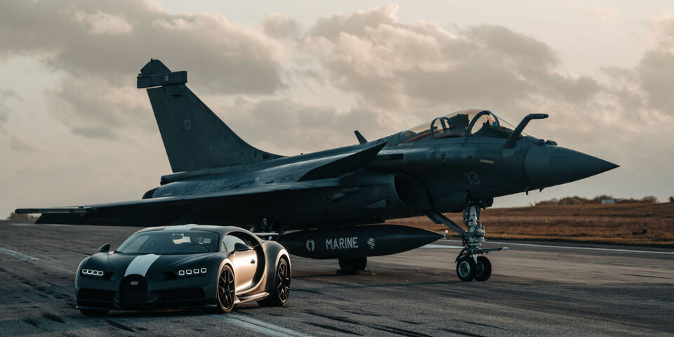 Bugatti Chrion tritt gegen Kampfjet an
