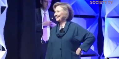 Hillary Clinton bei Rede attackiert
