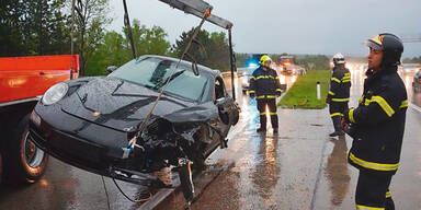 Unwetter  crasht  Luxus-Autos