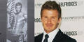 David Beckham zieht sich wieder für Armani aus