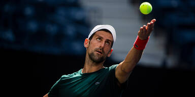 Tennis-Star Novak Djokovic beim Aufschlag