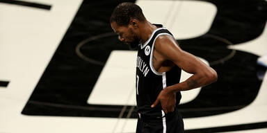 NBA-Play-offs: Kevin Durant (Brooklyn Nets) blickt auf den Boden