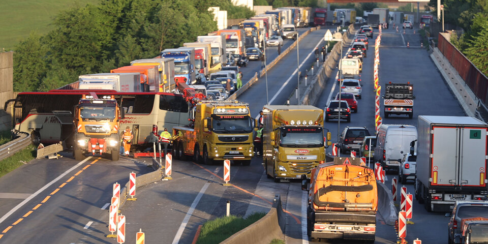 19 Verletzte bei Busunfall auf der Westautobahn