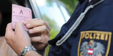 Polizei irrtümlich gefälschten Führerschein gezeigt