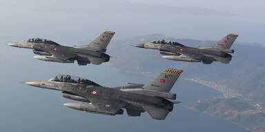 Türkische Kampfjets fliegen über griechische Urlaubs-Inseln