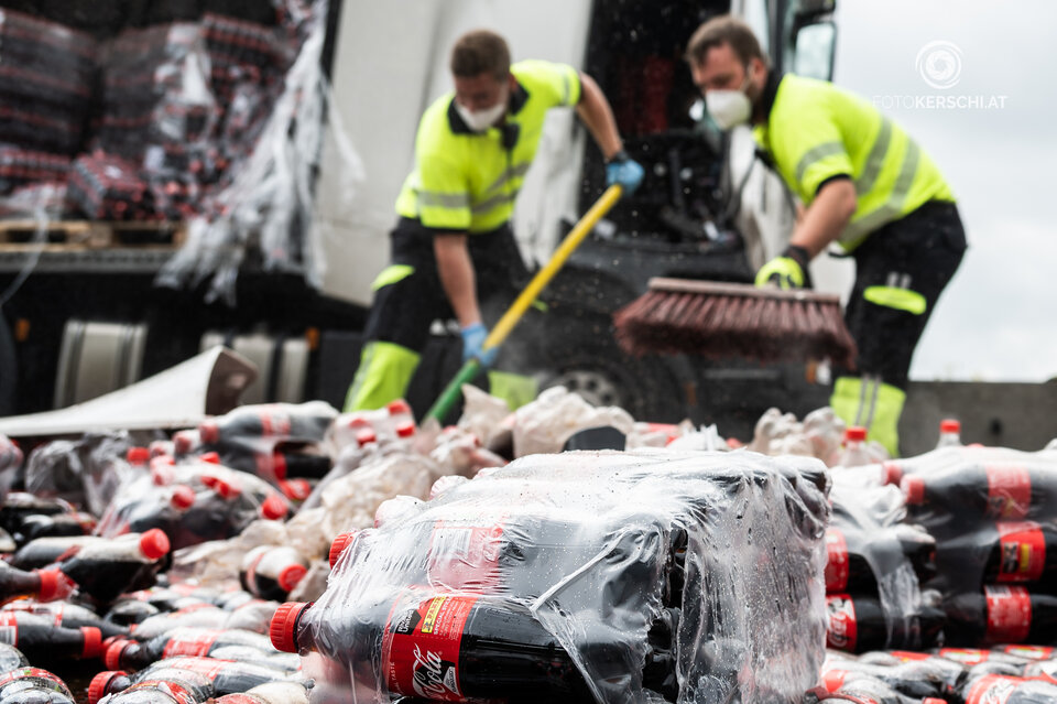 Cola-Crash sorgt für Mega-Stau auf der Westautobahn