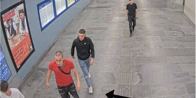 Attacke am Bahnhof Meidling: Polizei fahndet nach diesen Männern