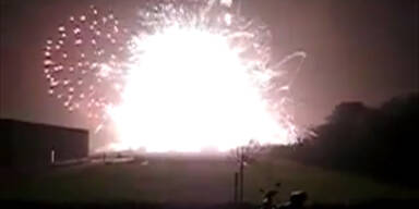 Feuerwerk löst Explosion aus: 13 Tote