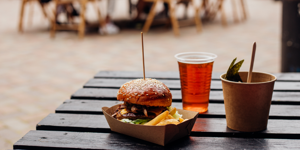 Street Food-Klassiker: Burger, Wraps und Currys.