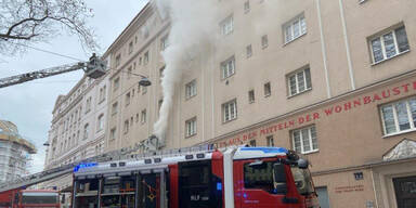 Wiener flüchtet vor Feuer aufs Fensterbrett – gerettet