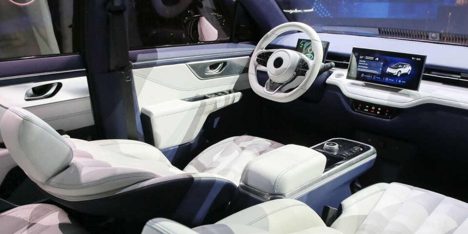 Foxconn greift mit E-SUV und E-Limousine an