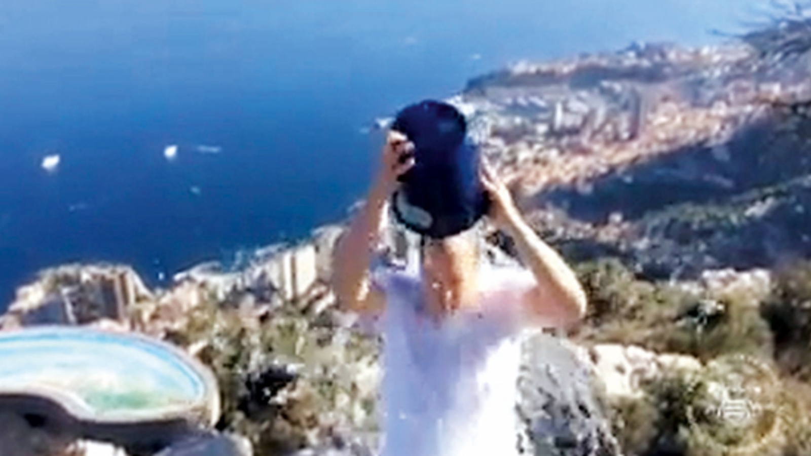 Cooler Fürst! Albert bewältigt EisChallenge oe24.at