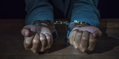 Festnahme Handschellen Haft