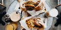 Burger Essen für Zwei Vogelperspektive Getty