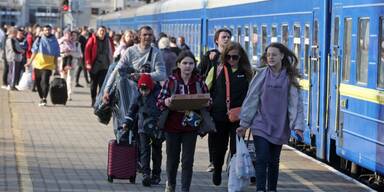 Ukraine Flüchtlinge am Bahnhof