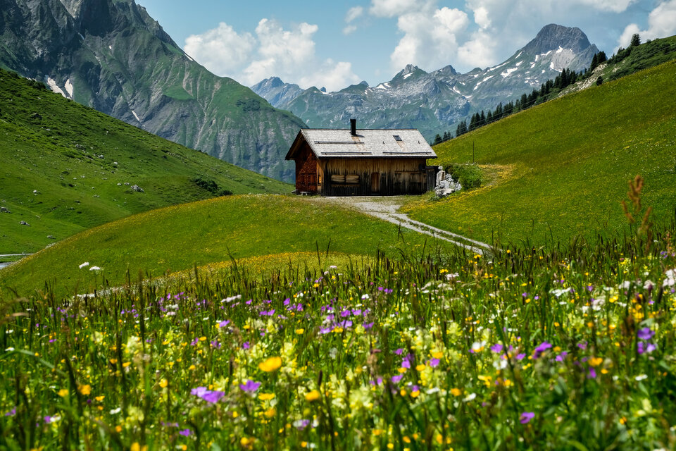 Die Alpe Garnera liegt malerisch auf 1.680 m Seehöhe im Montafon.