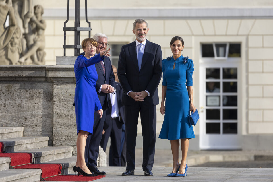 Letizia bekennt in Deutschland Farbe