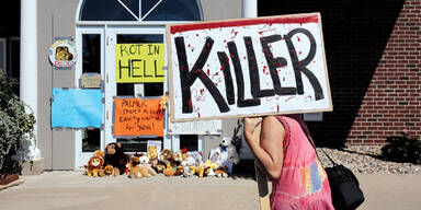 Löwen-Killer: Protest vor seiner Arztpraxis