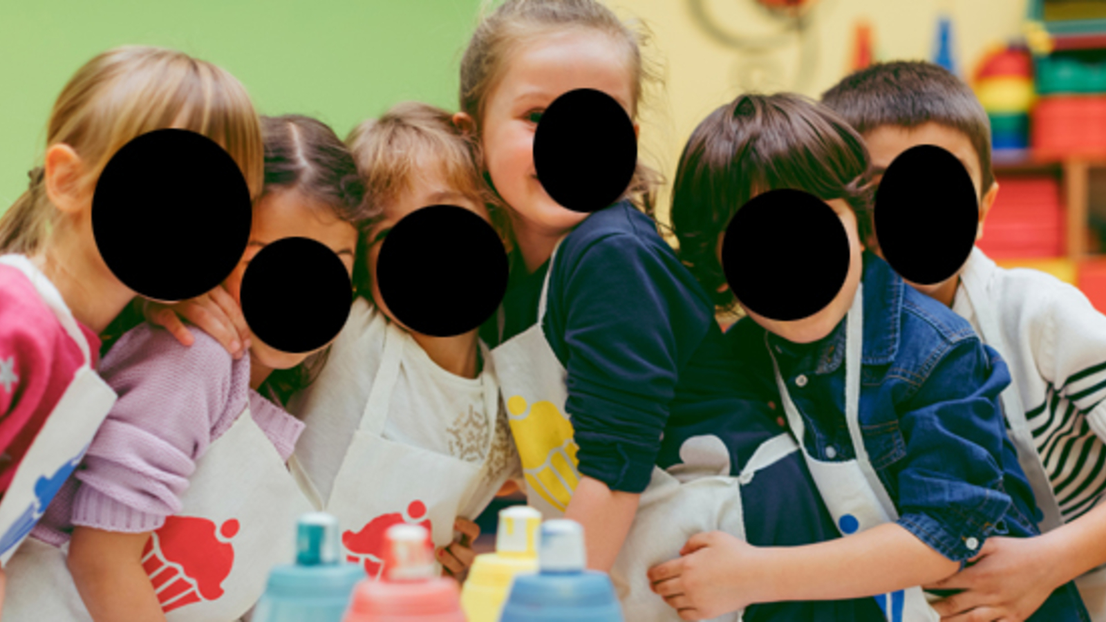  Foto zu Datenschutz: Kindergarten schwärzt Kinder-Gesichter 