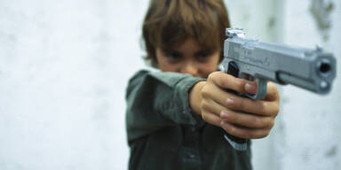 Kind mit Waffe