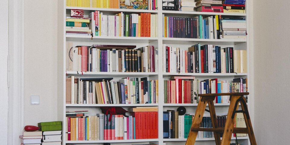 Bücherregal