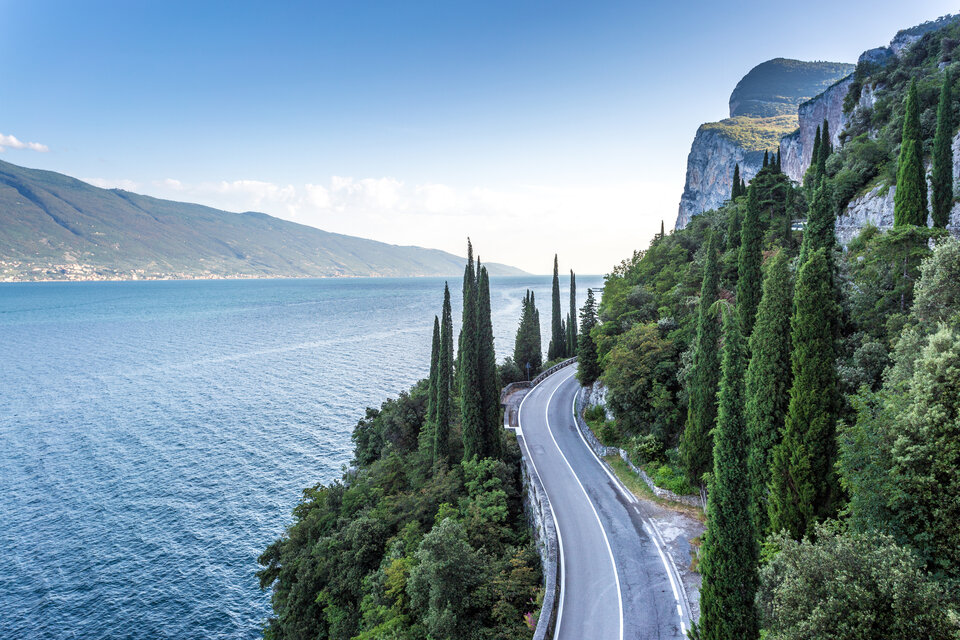 Gardesana Occidentale Route um den Garda See.