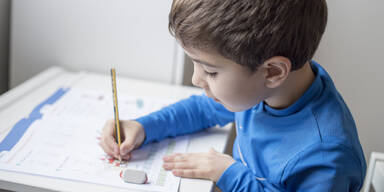 Hausaufgabe Hausübung Junge Mathematik Übung
