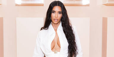 Kim Kardashian zeigt sich oben ohne!