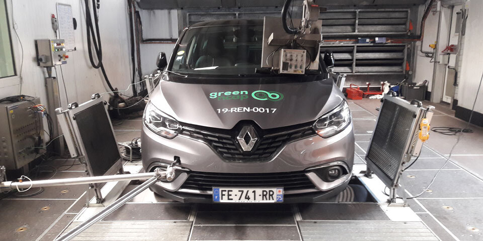 Leaf schlägt A4, C-Klasse und Corsa