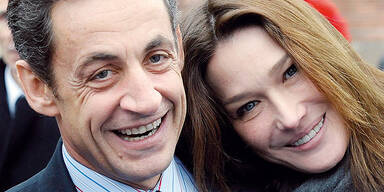 Nicolas Sarkozy (L) & Carla Bruni-Sarkozy