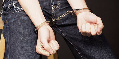 Jugendliche Handschellen Festnahme