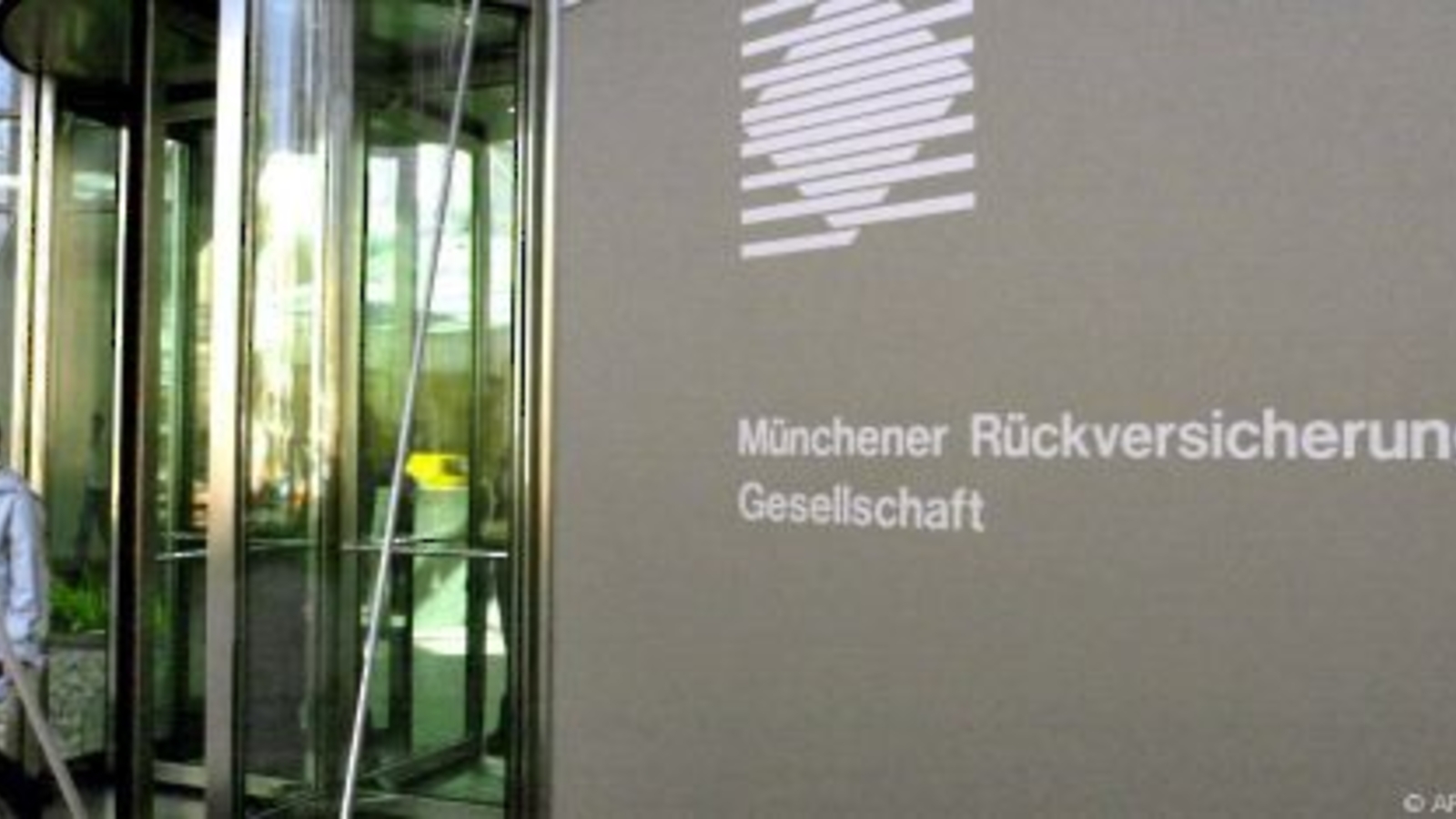 Münchener Rück nennt sich künftig "Munich Re" oe24.at