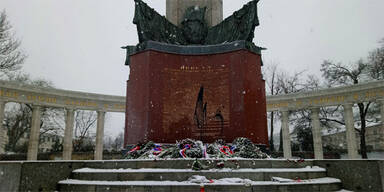 Heldendenkmal Wien beschmiert