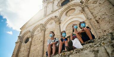 Italien verlängert Maskenpflicht in Öffis