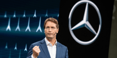 Mercedes-Benz verdient mehr als erwartet: Aktie springt an DAX-Spitze