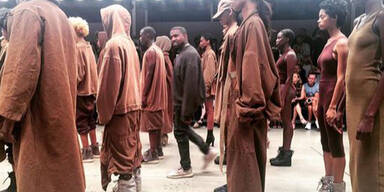 Kanye West blamiert sich auf der Fashion Week