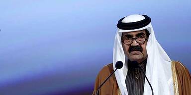Emir von Katar übergibt an seinen Sohn
