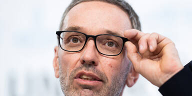 „Betrug!“ Kickl kritisiert neue Corona-Pläne