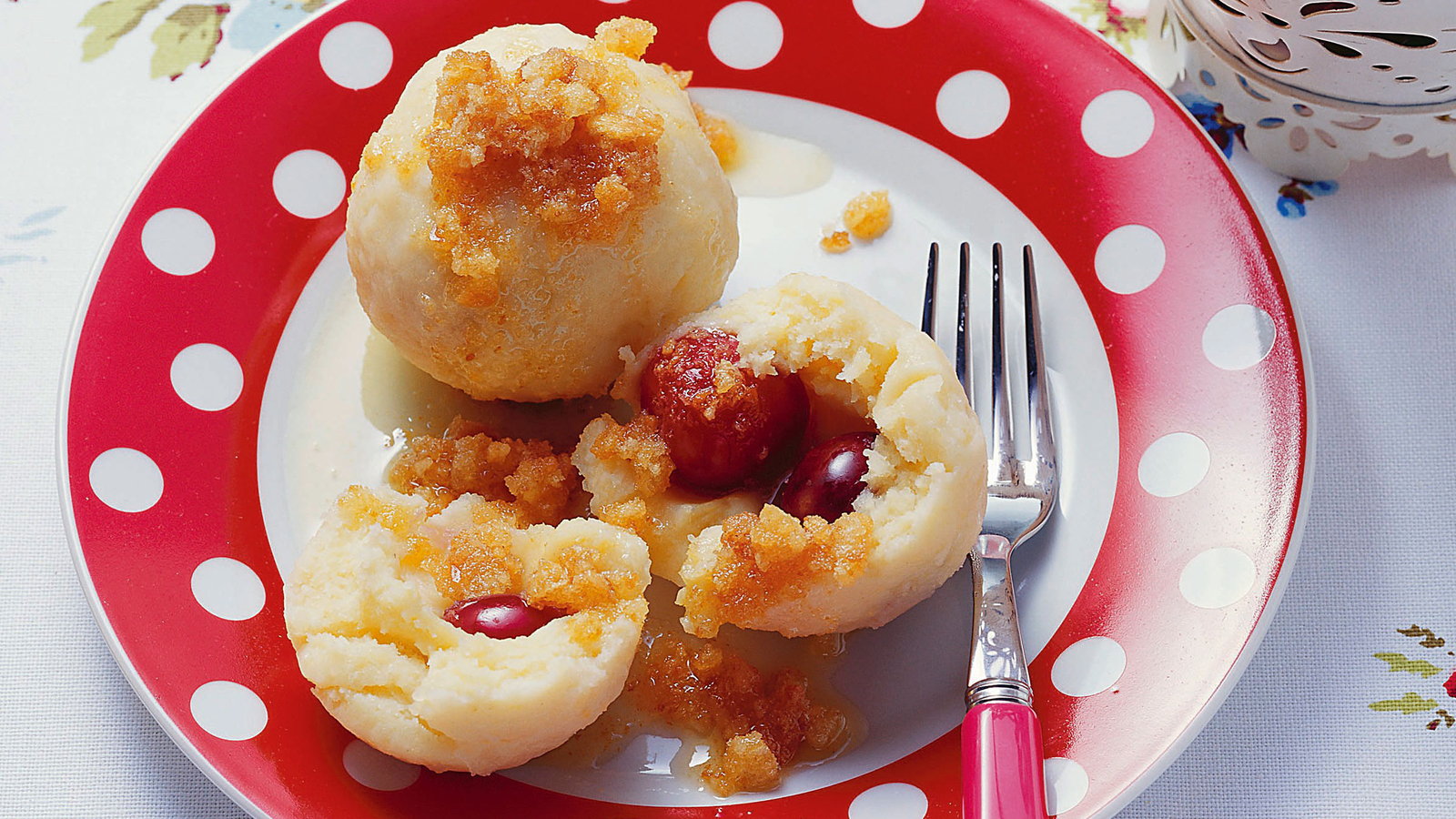 Kirschknödel mit Kokosbröseln - oe24.at