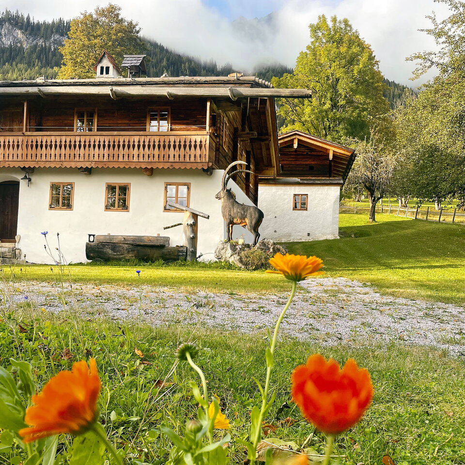 Umgeben von Äckern, Wiesen und Wäldern fand Gabalier sein privates Paradies: den Angererhof in der Steiermark.
