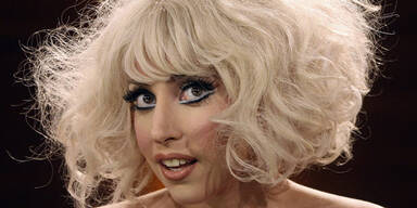 Lady Gaga gerät ins Stolpern