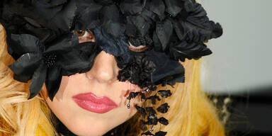 Gaga zeigt ihre bizarre Mode