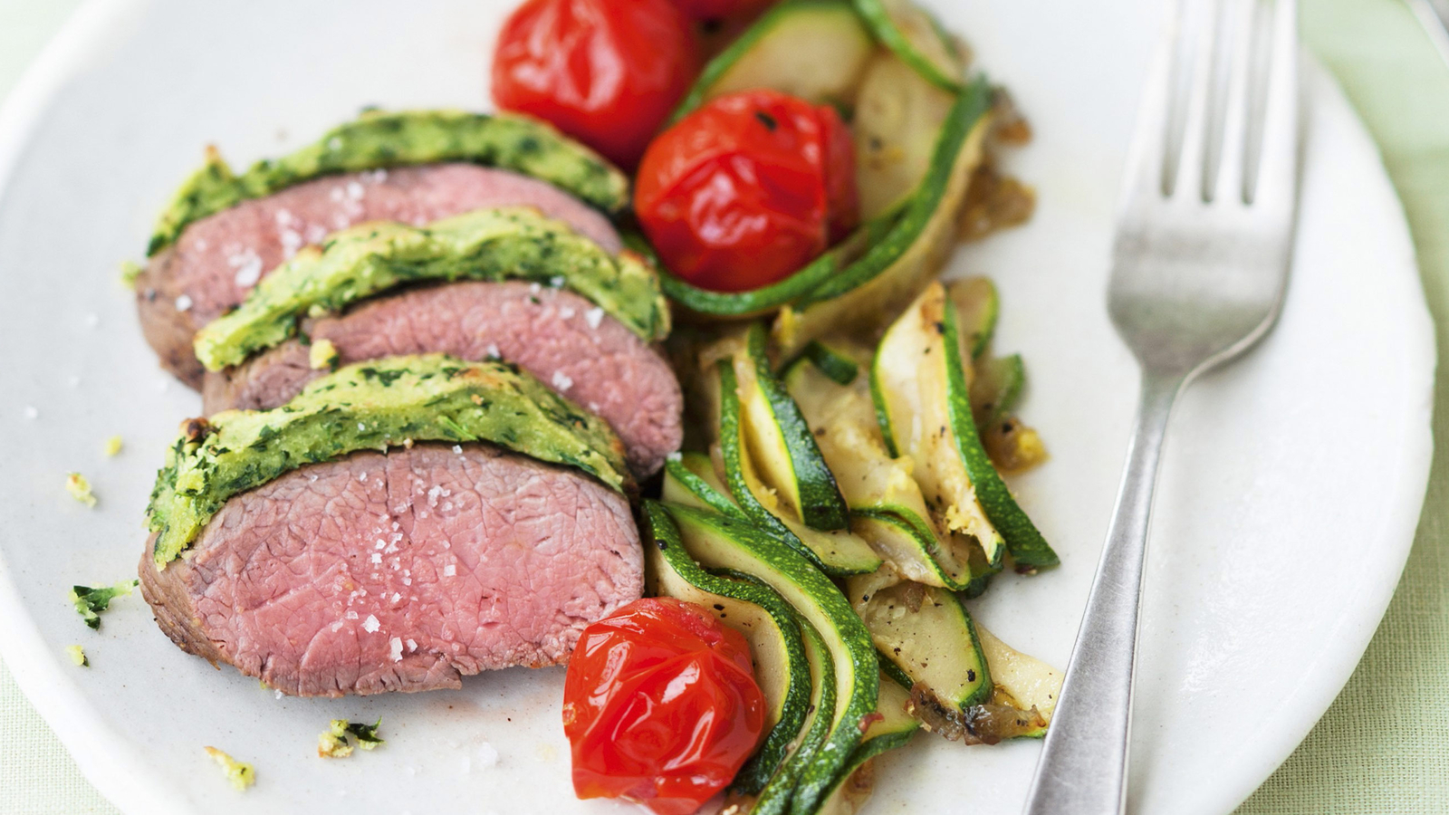 Lamm mit Kräuterkruste und Zucchini Lamm mit Kräuterkruste und Zucchini