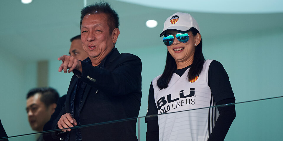 Valencia-Besitzer Peter Lim mit Tochter Cherrie beim Liga-Spiel gegen Getafe.